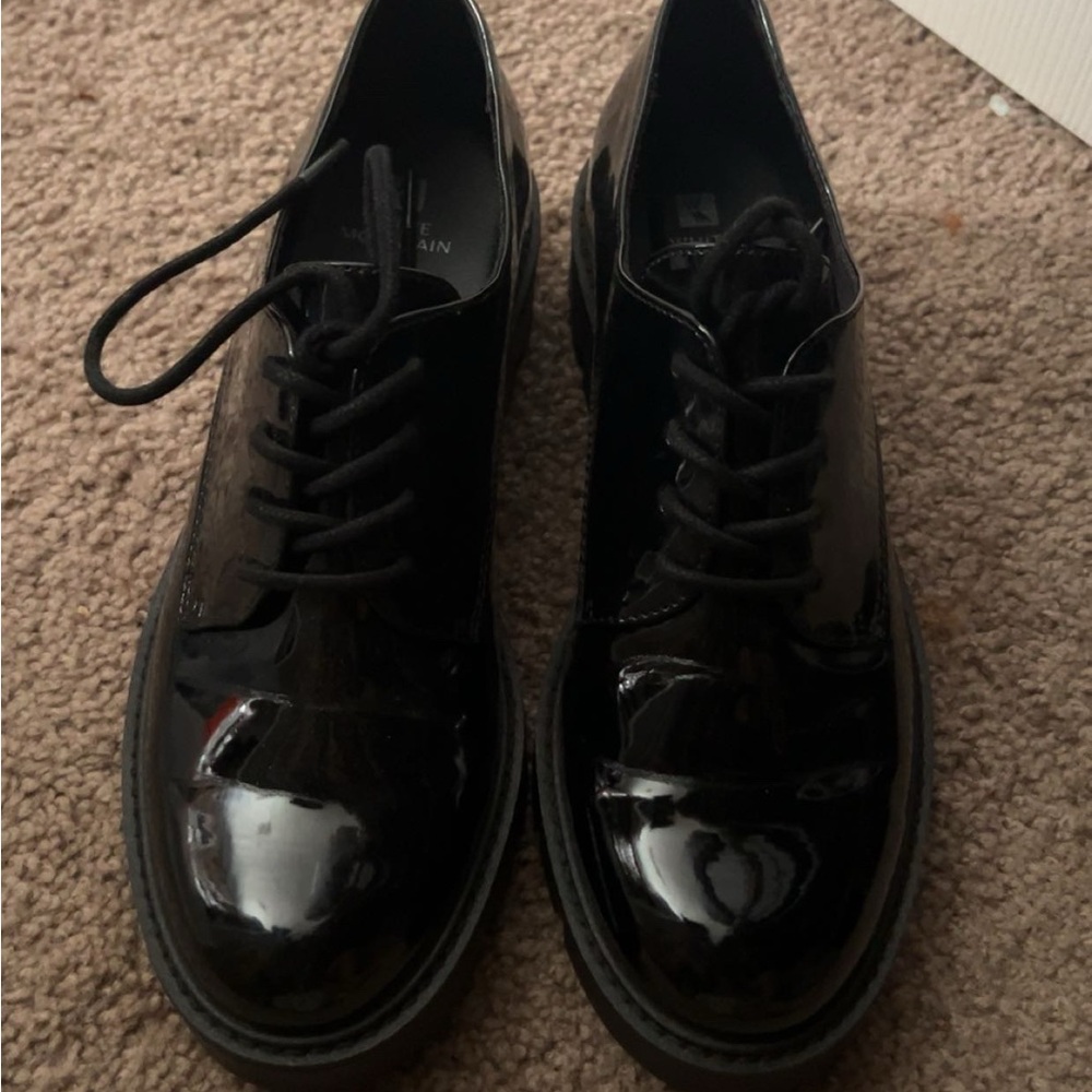 White Mountain Black Oxfords Sleek Patent Leather